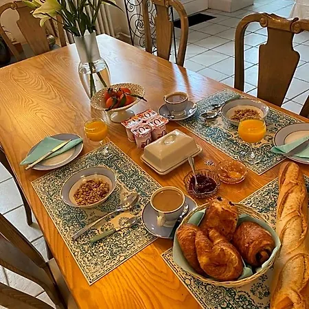 Bed & Breakfast La Maison 64 D'hotes 4*